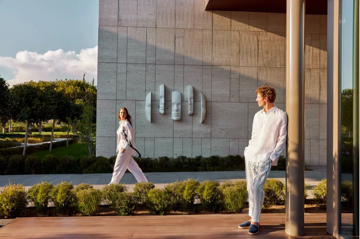Lifestyle photo from the website: two people outside a modern building